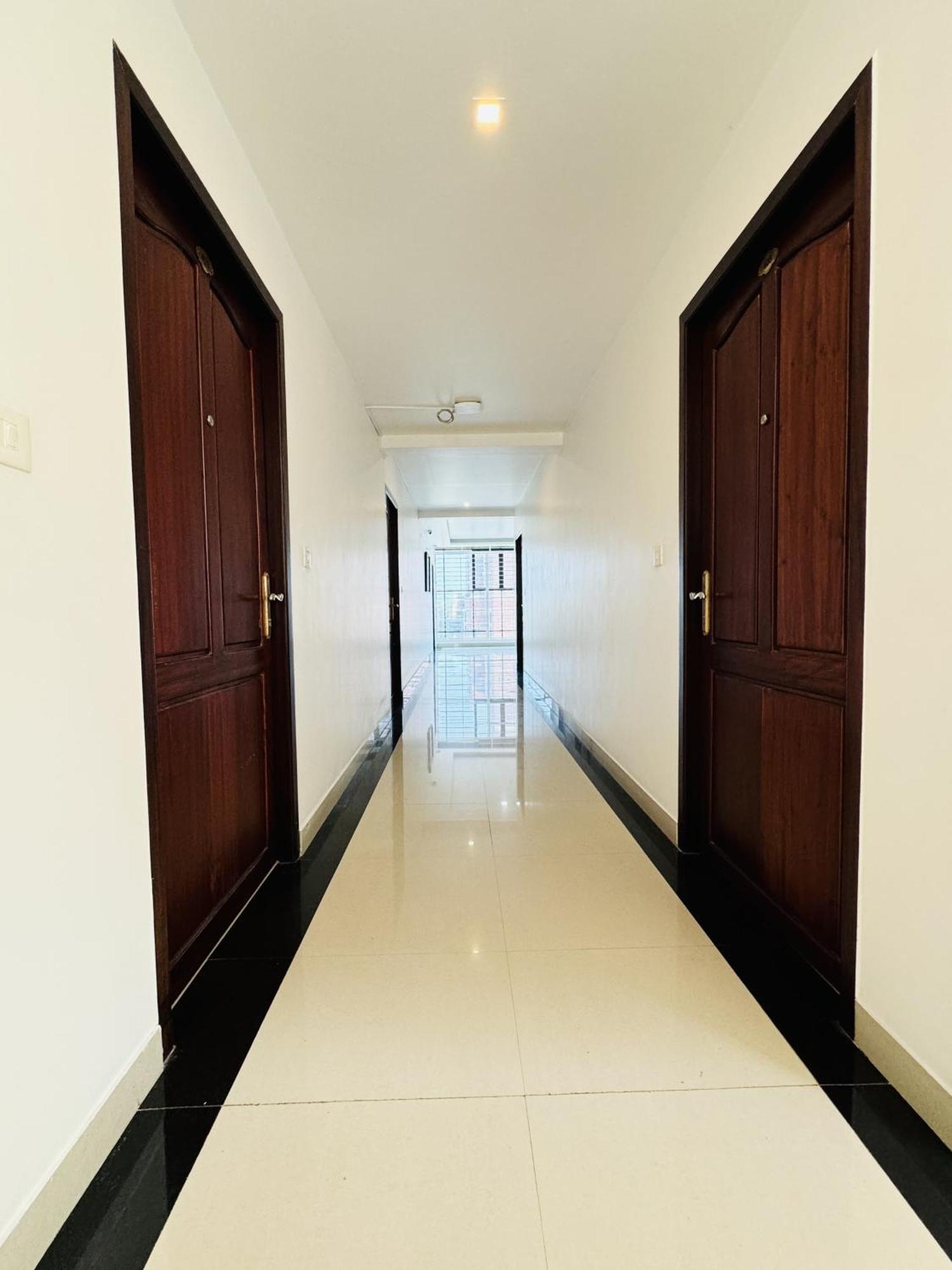 Royal International Hotel Trippapur Ngoại thất bức ảnh