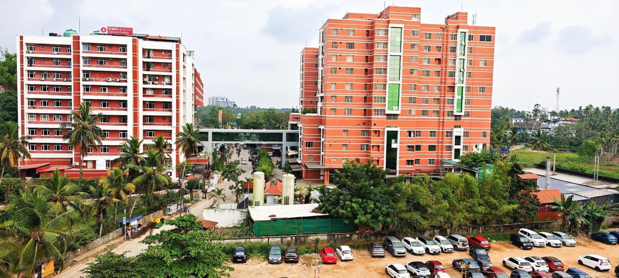 Royal International Hotel Trippapur Ngoại thất bức ảnh